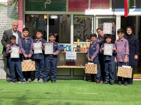 تقدیر از نفرات برتر جشنواره "مخترع کوچک"